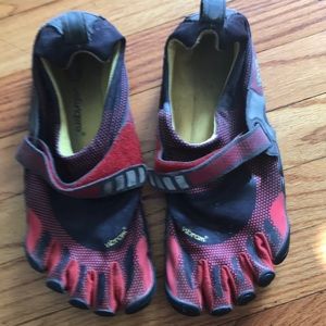 Vibram FiveFinger toe Athletic Running Shoes.